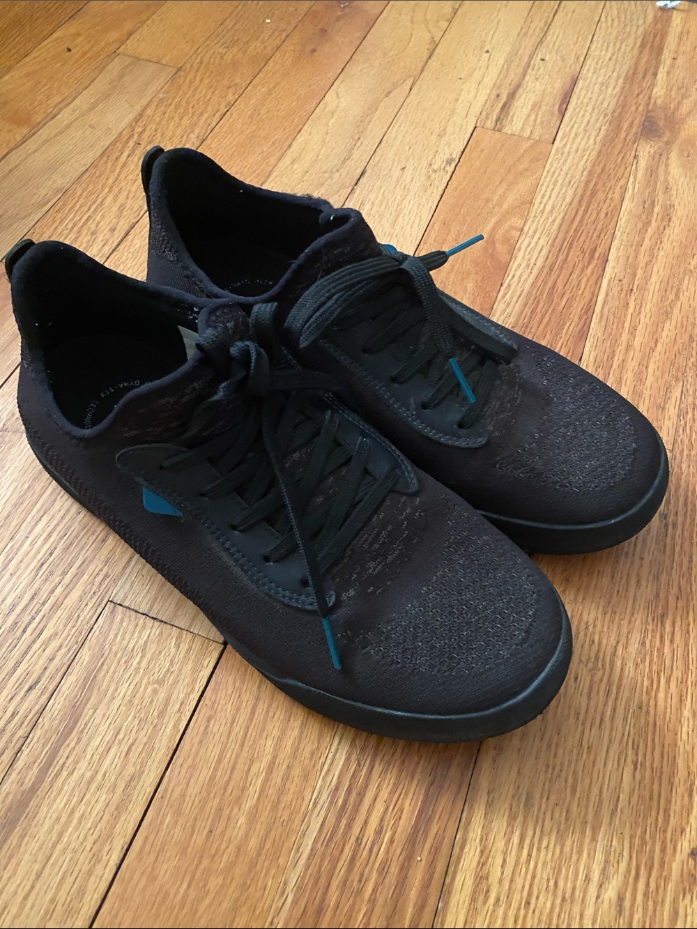 Vessi The Weekend 1.5 Waterproof Sneaker W9/M8 Like New in Black/Ashphalt